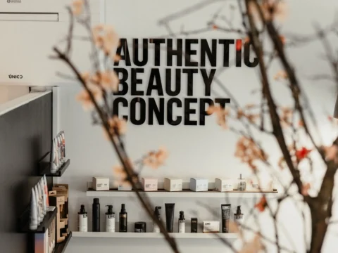 Hairconcept Wandbeschriftung authentic beauty concept